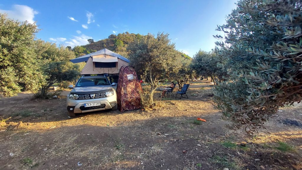Antyczny port Kapanca w Turcji – biwak pod drzewami oliwnymi